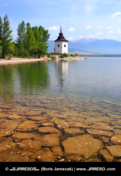 Слънчев ден на езерото Липтовска Мара, Словакия