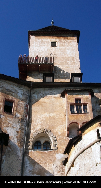 Кула и палуба за разглеждане на забележителности в замъка Орава