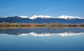 Отражение на заснежените планини Рохаче