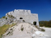 Масивни стени на замъка Чахтице, Словакия