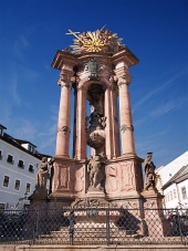 Чумна колона на площад Троица в историческата Банска Щявница