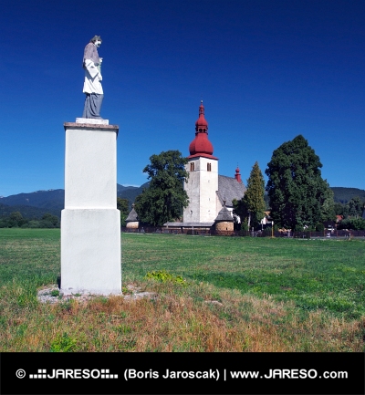 Statue og kirke i Liptovske Matiasovce