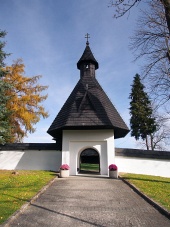 Port til kirke i Tvrdosin, Slovakiet