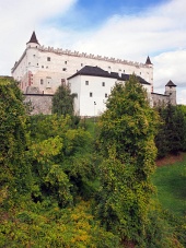 Zvolen Slot på skovklædt bakke, Slovakiet