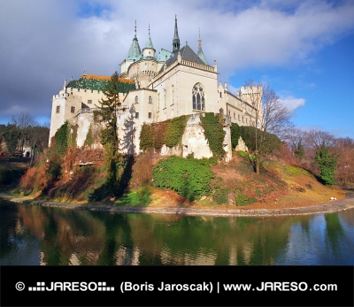 Berühmtes Schloss Bojnice im Herbst