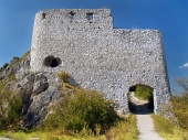 Befestigung des Haupttors der Burg Cachtice