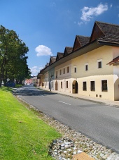 Οδικές και δημότης σπίτια στην Spisska Sobota