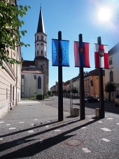 Εκκλησία πύργο και σημαίες σε Levoca