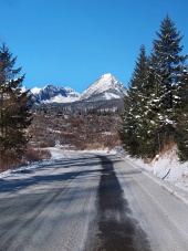 Δρόμος προς όρη Τάτρα το χειμώνα