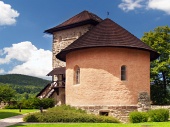 Bastion massif et fortification du château de
