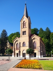 गर्मियों में Dolny Kubin में इंजील चर्च