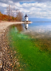 Liptovska मारा झील, स्लोवाकिया में शरद ऋतु