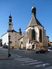 Banska Stiavnica में टाउन हॉल और चर्च