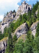 Hatalmas sziklák a Vratna-völgyben, Szlovákiában