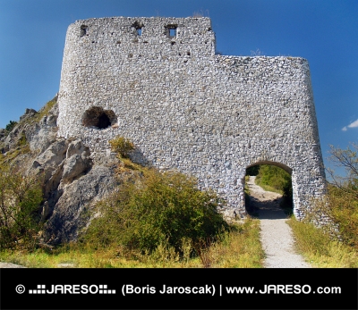 Fortificazione della porta principale del castello di Cachtice