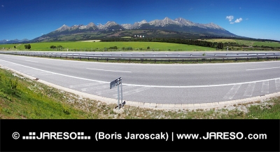 Panorama dell'autostrada e degli Alti Tatra