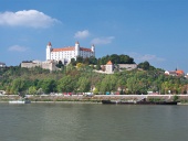 Danubio e castello di Bratislava