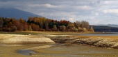 曇った秋の日中は乾燥湖