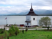Overblijfselen van de kerk in Liptovska Mara, Slowakije