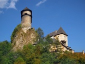 Orava Castle usytuowany na wysokiej skale