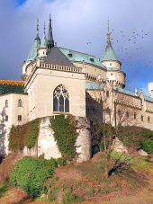 Capela castelului Bojnice în toamnă