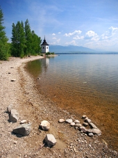 Берег озера Липтовска Мара, Словакия