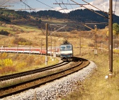 Железная дорога и поезд