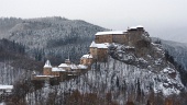 Все постройки Оравского замка зимой