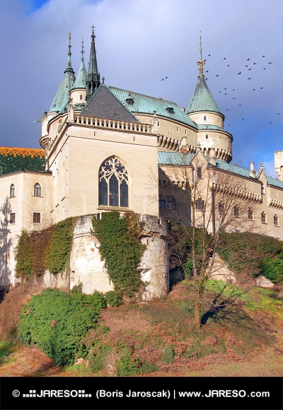 Kapell Bojnice slott i höst