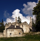 Sklabina Castle and manor house
